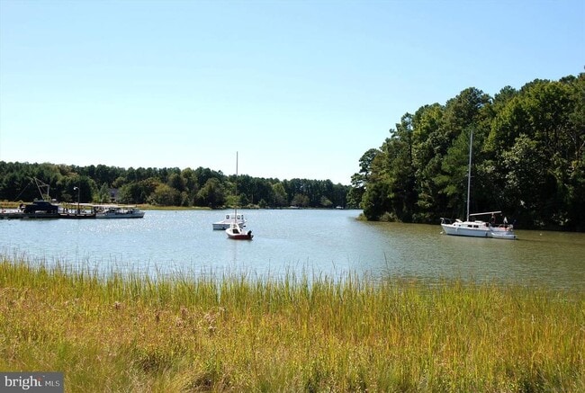 Building Photo - 215 E Chew Ave