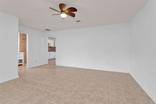 Building Photo - 403 Meters St