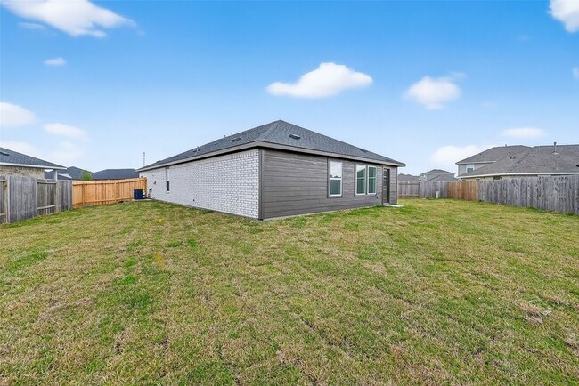 Building Photo - 216 Amy St