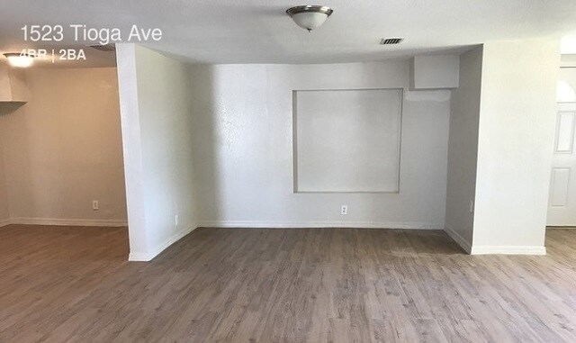 Building Photo - Spacious 4bdrm/2bath Home with 1 car garage ** Section 8 OK ** March 15