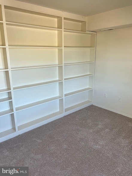 Building Photo - 2025 N Lincoln St