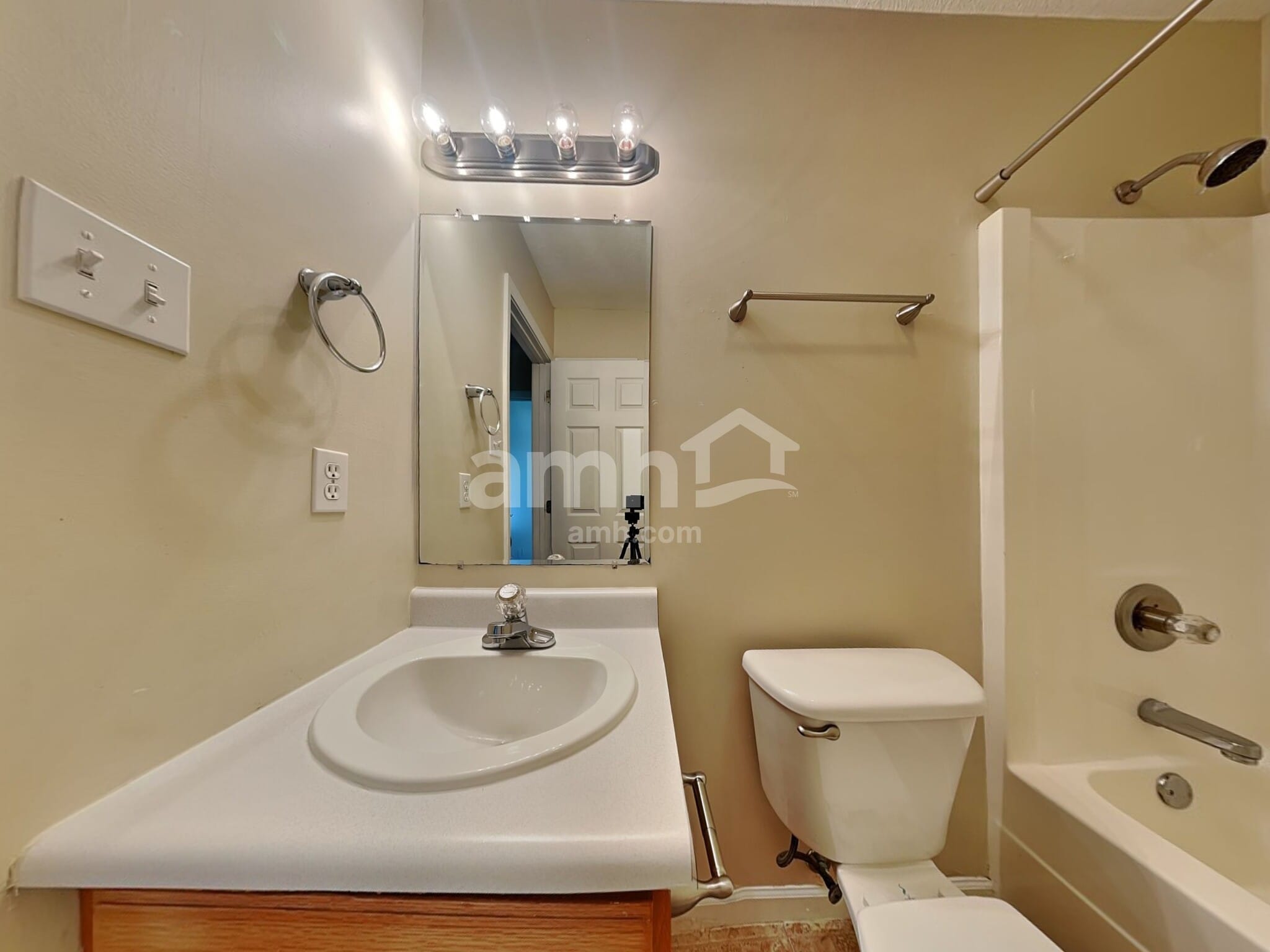 Building Photo - 1710 Stilwell Cir