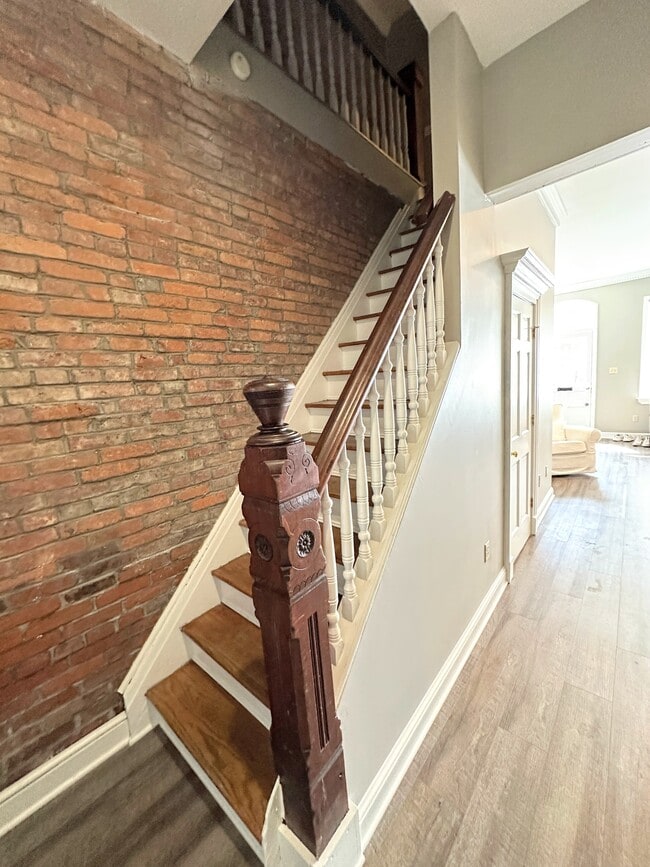 Building Photo - 2221 Jane St