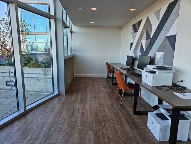 Building Photo - Glass House 1 Bed 1 Bath High Rise Condo w/ Mountain & City Views!!