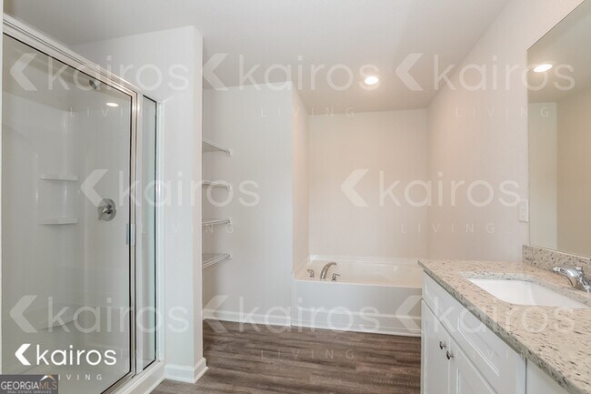 Building Photo - 4000 Bridgewood Wy