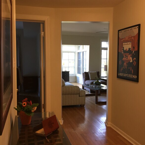 Entry Foyer - 1844 Humboldt N Blvd