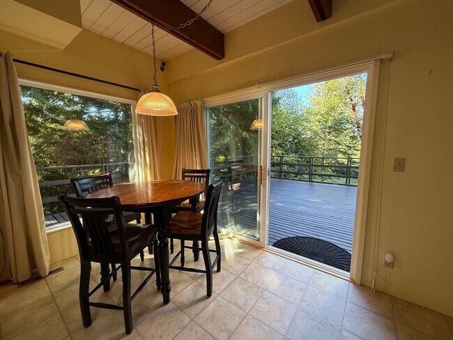 Building Photo - Cozy Huge 1 Bed with Loft and 2.5 Bath - H...