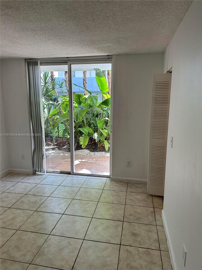 Building Photo - 1801 S Treasure Dr