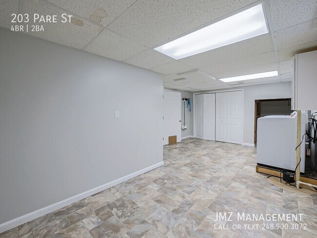 Building Photo - 203 Pare St