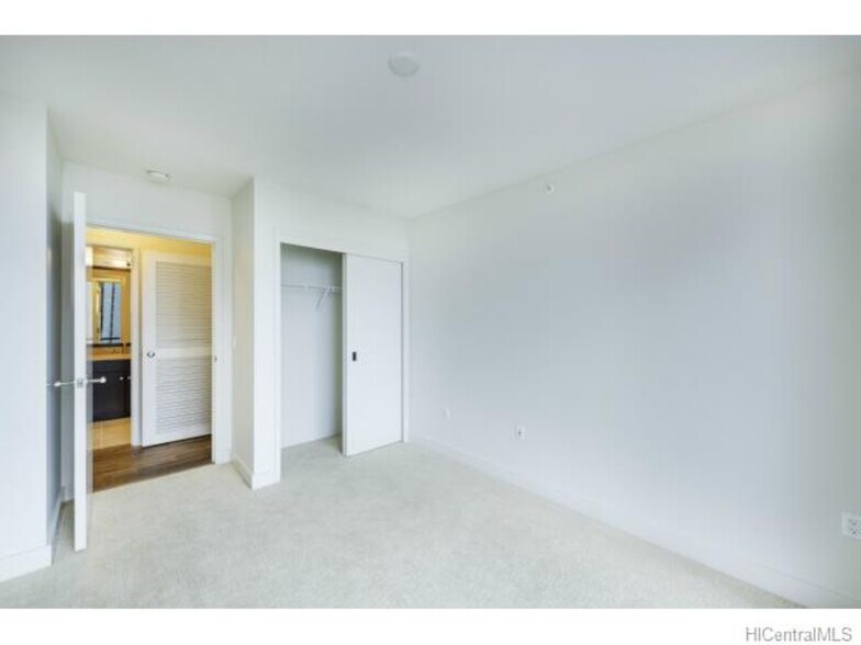 Building Photo - 1189 Waimanu St