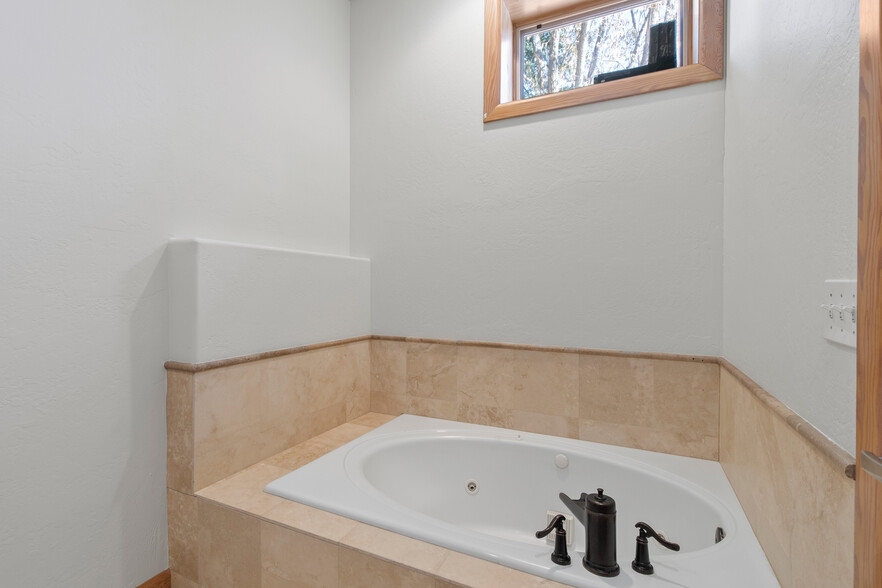 Building Photo - 3133 Mountain Ridge Ct