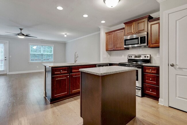 Building Photo - PRICE REDUCED - MOVE IN READY! – Gorgeous 4BR/4BA Townhome in Villages of Apex, 1 mile to DT Apex!