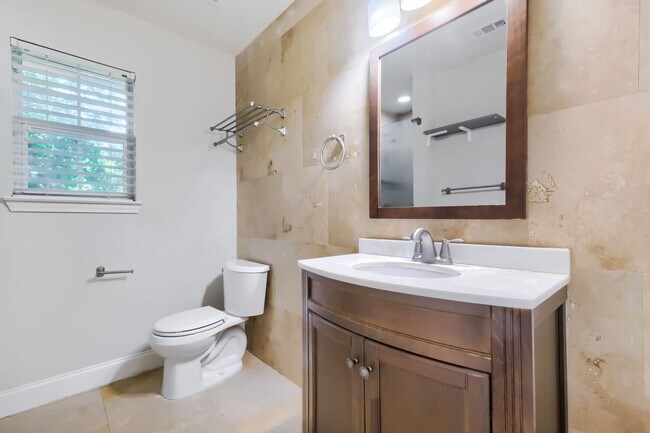 Building Photo - Alamo Heights home available now!