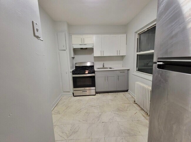 60 Crawford Ave 15 - 58 Crawford St