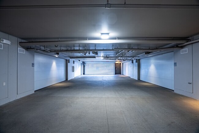 Building Photo - 727 E Front Ave