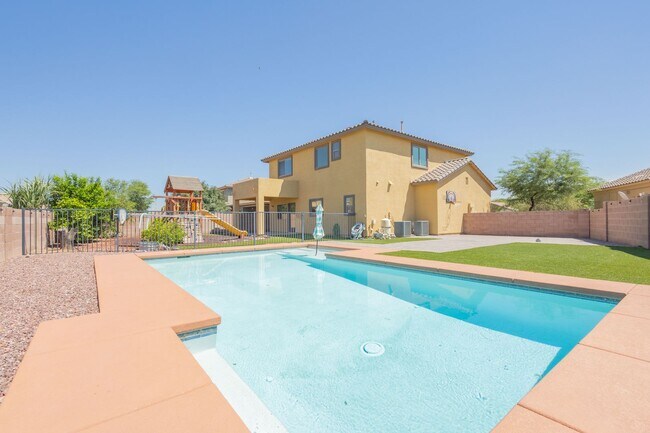 Building Photo - SHOWING SATURDAY 04/25 @ NOON. MUST TEXT AGENT!