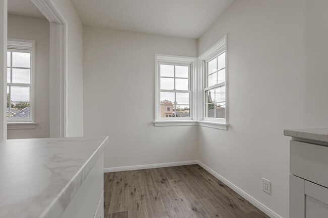 Building Photo - 3841 Arlington Ave