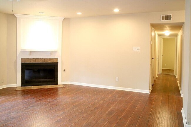 Building Photo - 9 Wolfhound Ln
