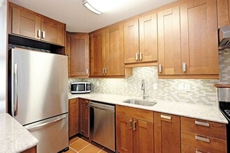 Building Photo - Beautifully Updated & Move-in Ready Hessian Hills Condo