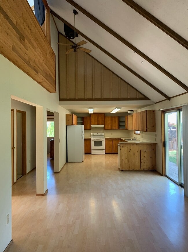 Building Photo - Custom 3 Bedroom Home for Rent