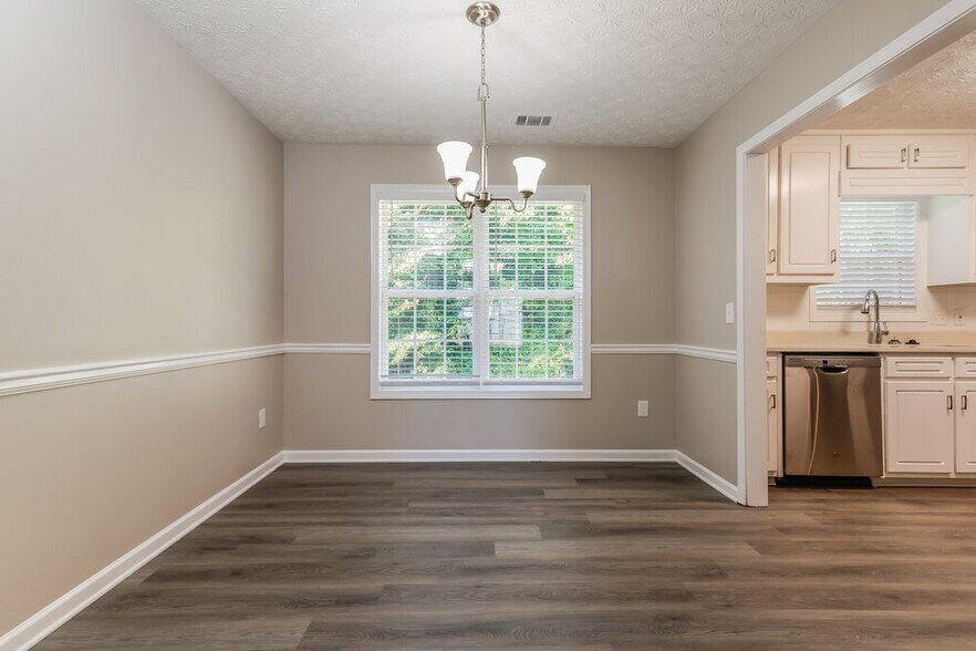 Building Photo - 10 Dearing Cove