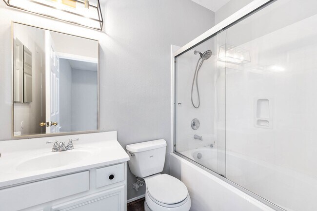 Building Photo - 1561 Nichole Woods Dr