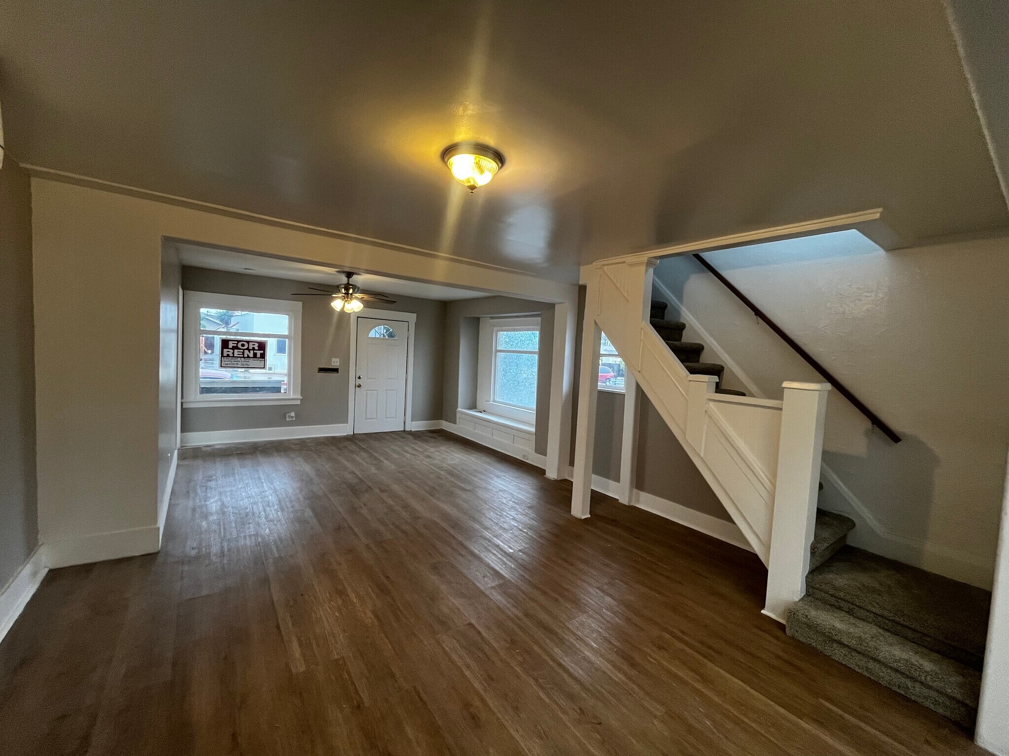 Building Photo - 201 E Eagle St