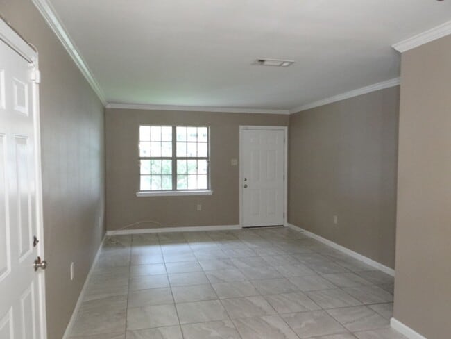 Building Photo - Cute Rental Off Old Hammond HWY near Millerville.