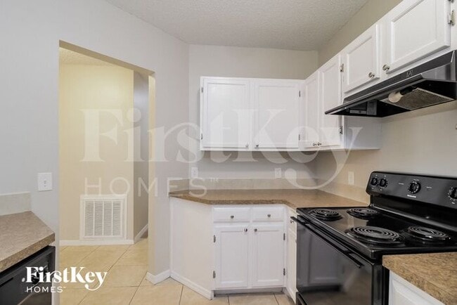 Building Photo - 1205 Schumann Dr