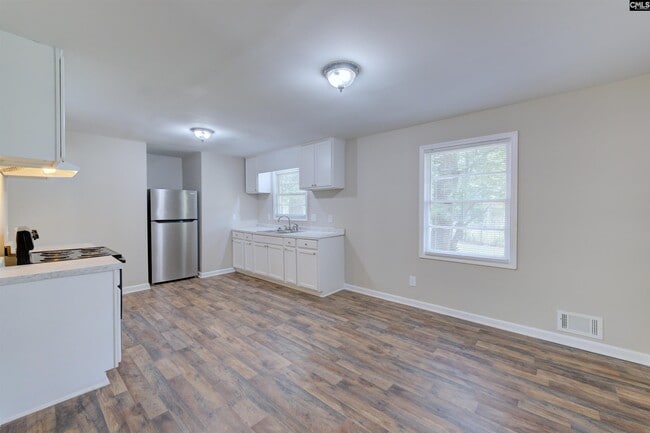 Building Photo - 2019 Haverford Cir