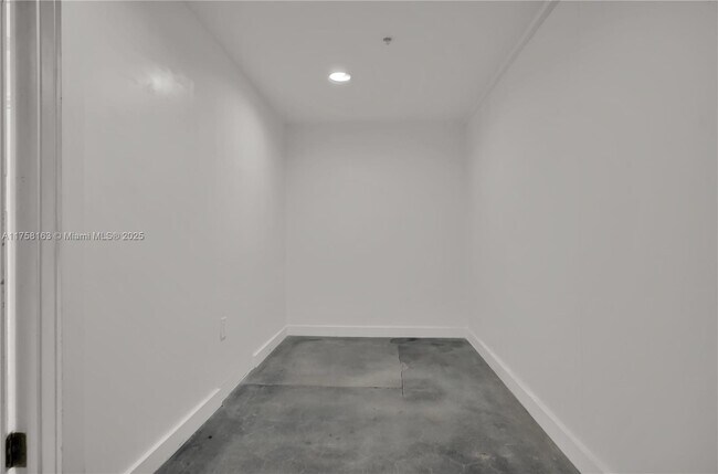 Building Photo - 4332 Collins Ave