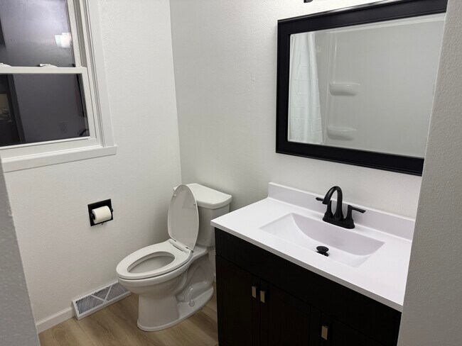 Building Photo - 250 Westridge Rd