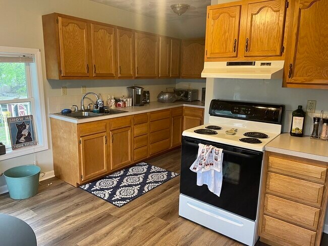 Building Photo - 23 Fisher St