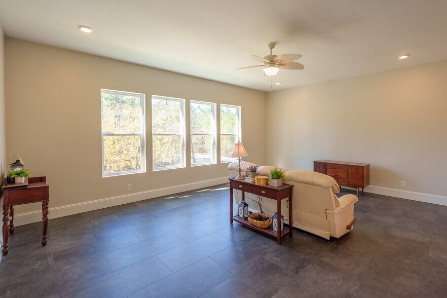 Building Photo - 60 Madison Dr