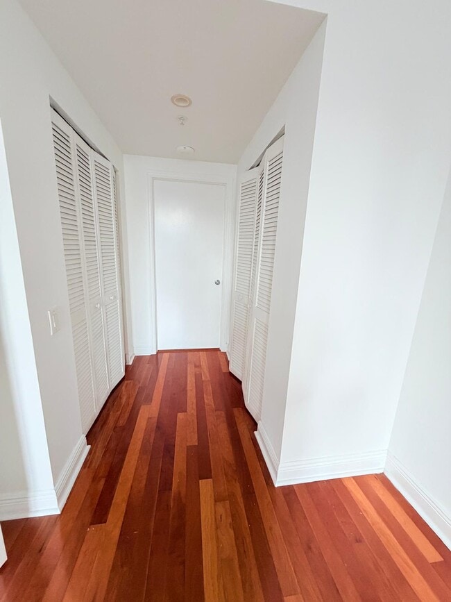 Building Photo - 701 Brickell Key Blvd