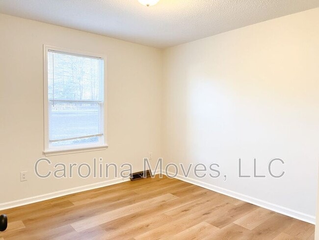 Building Photo - 2304 Saluda Dam Rd