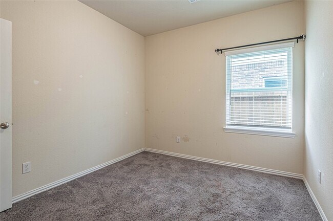 Building Photo - 21263 Lucknow Ln