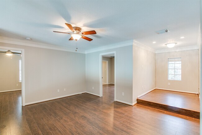 Building Photo - 5125 Carriage Bend Dr