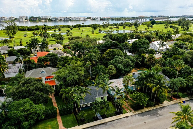 Building Photo - 418 N Palmway