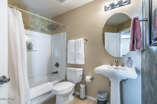 Building Photo - 1664 E Bridgeport Pkwy