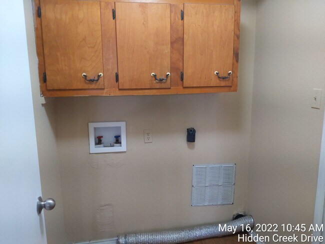 Building Photo - 1200 Hidden Creek Dr