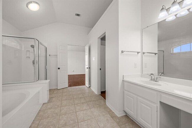 Building Photo - 11905 Lake Stone Dr