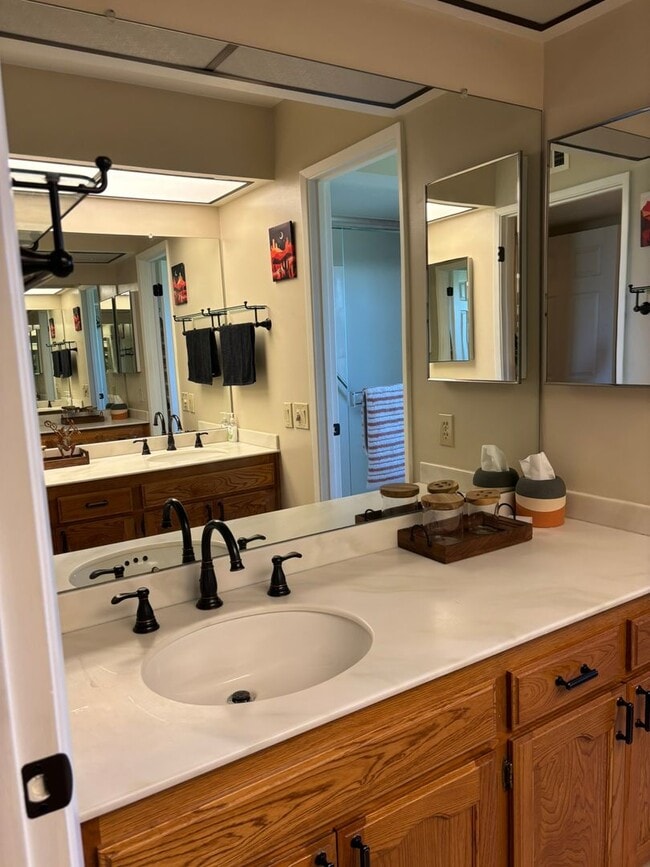 Building Photo - 421 Leisure World