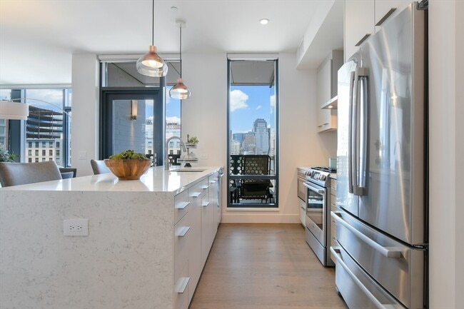 Building Photo - 40 Traveler St