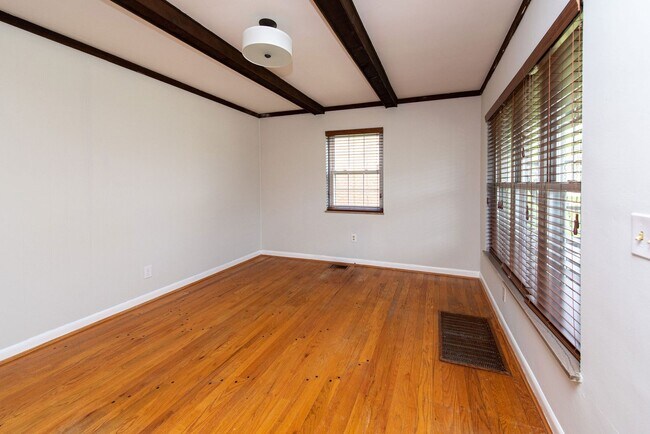 Building Photo - 3627 Edgebrook Dr