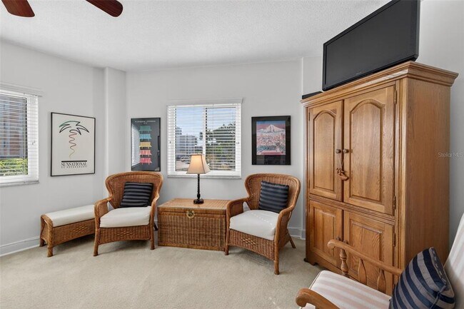 Building Photo - 1200 N Shore Dr NE