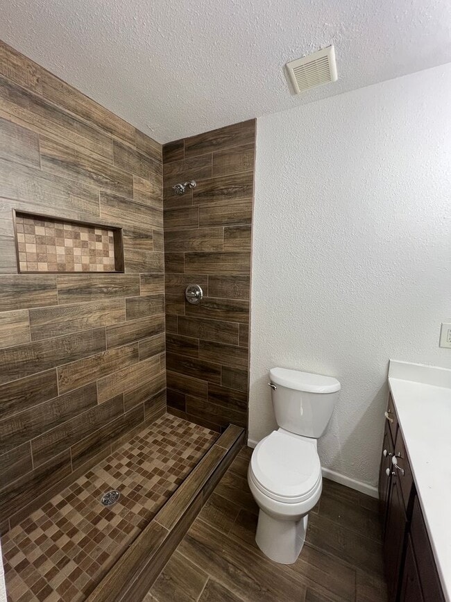 Building Photo - REMODELED 3 BEDROOM IN TOWN!