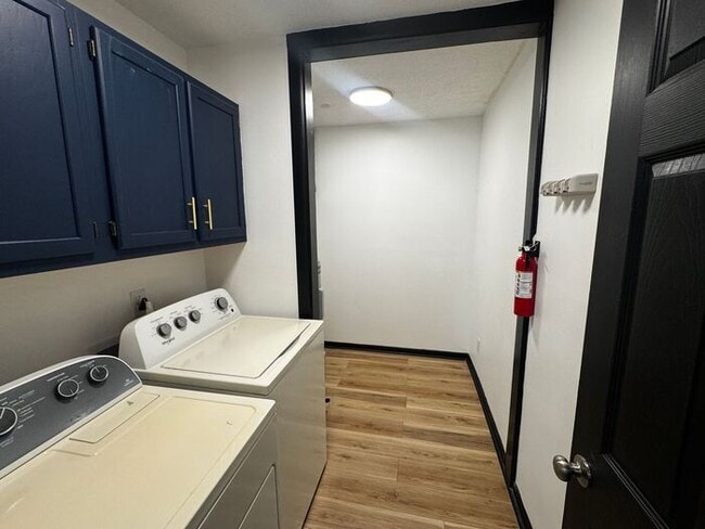 Building Photo - Updated 4 Bedroom Ranch in Established Nei...