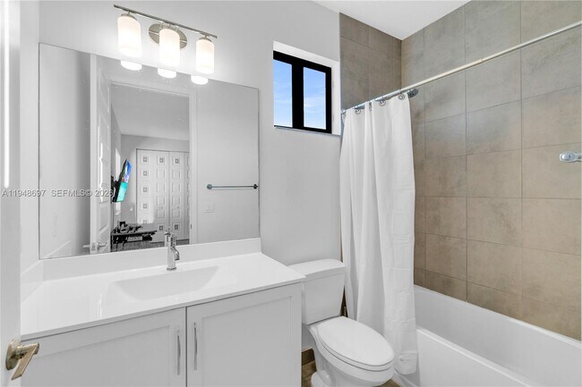 Building Photo - 10890 Shore St