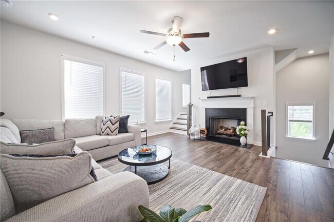 Building Photo - 1595 Ridgebrook Downs